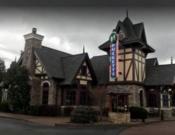 Photo of the building of Puckett’s Grocery & Restaurant 