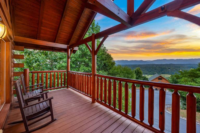 Romantic Cabin for Two in Sevierville, TN