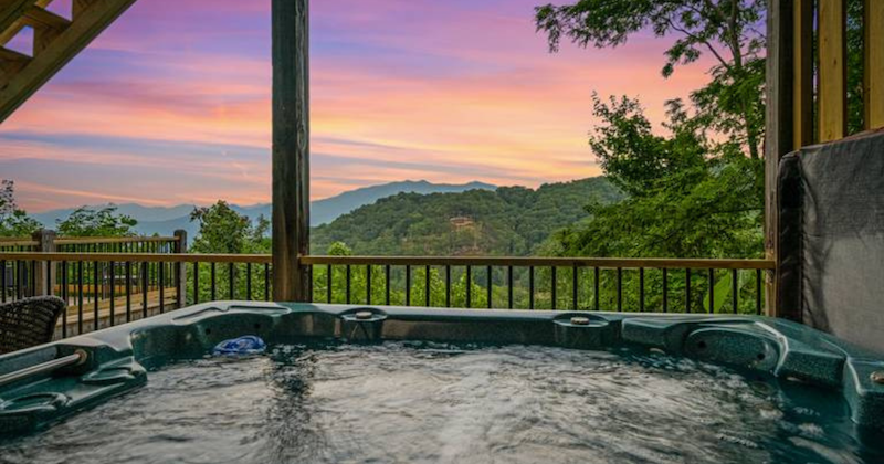 Gatlinburg Vacation Rental with Hot Tub