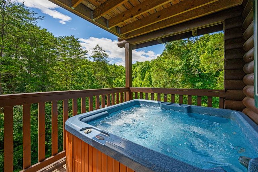 Wilderness Theatre and Lodge - Gatlinburg Cabin